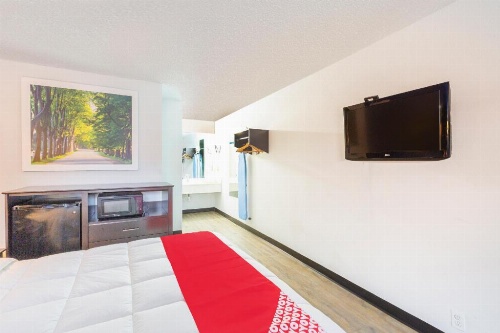 OYO Hotel Baton Rouge Mid City image 18