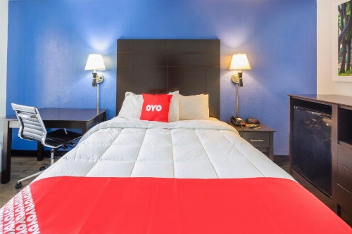 OYO Hotel Baton Rouge Mid City image 19