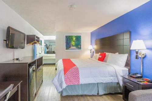 OYO Hotel Baton Rouge Mid City image 2