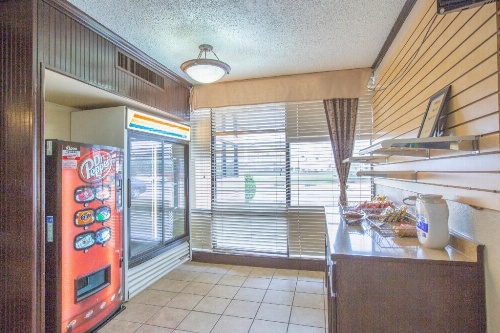 OYO Hotel Baton Rouge Mid City image 29