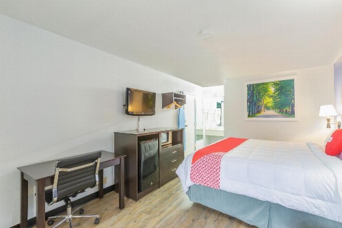OYO Hotel Baton Rouge Mid City image 3