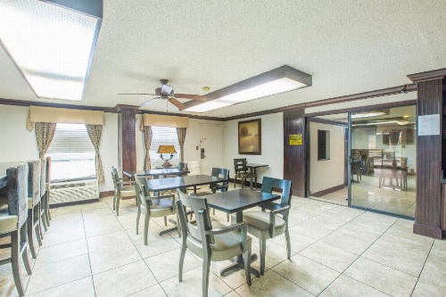 OYO Hotel Baton Rouge Mid City image 30