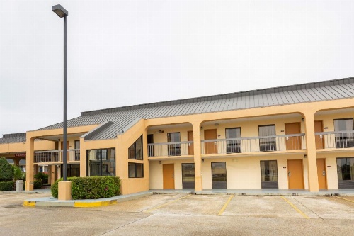 OYO Hotel Baton Rouge Mid City image 33