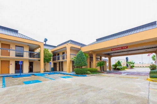 OYO Hotel Baton Rouge Mid City image 34