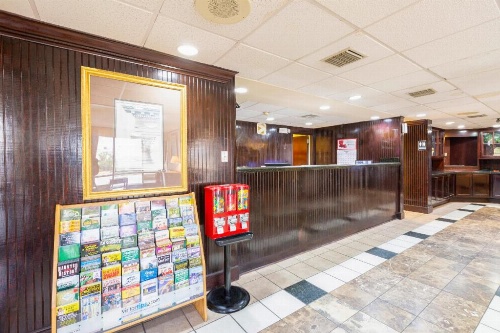 OYO Hotel Baton Rouge Mid City image 36