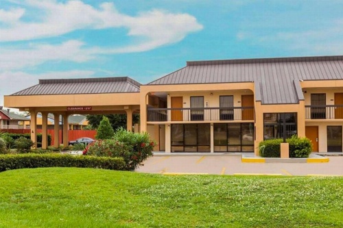 OYO Hotel Baton Rouge Mid City image 45