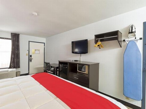 OYO Hotel Baton Rouge Mid City image 7